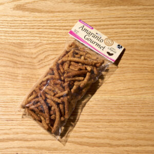 Bolsa con botanas saludables en forma de churrito hecho con amaranto